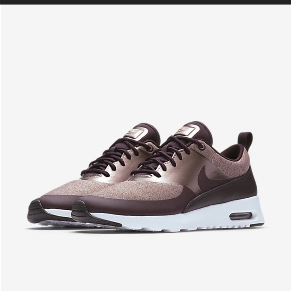 Nike Thea Knit Sneakers